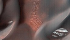 Снимок поверхности Марса, полученный камерой HiRISE Снимок поверхности Марса, полученный камерой HiRISE