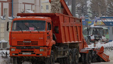 Уборка снега на улицах Томска, архивное фото Уборка снега на улицах Томска, архивное фото