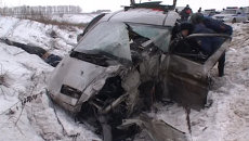 Кадры с места аварии, где погибли участники команды КВН из Саратова Кадры с места аварии, где погибли участники команды КВН из Саратова
