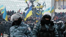 Сотрудники правоохранительных органов Украины на площади Независимости в Киеве Сотрудники правоохранительных органов Украины на площади Независимости в Киеве