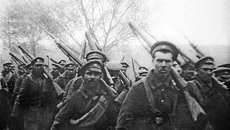 Отправка солдат на фронт во время Первой Мировой войны, архивное фото Отправка солдат на фронт во время Первой Мировой войны, архивное фото