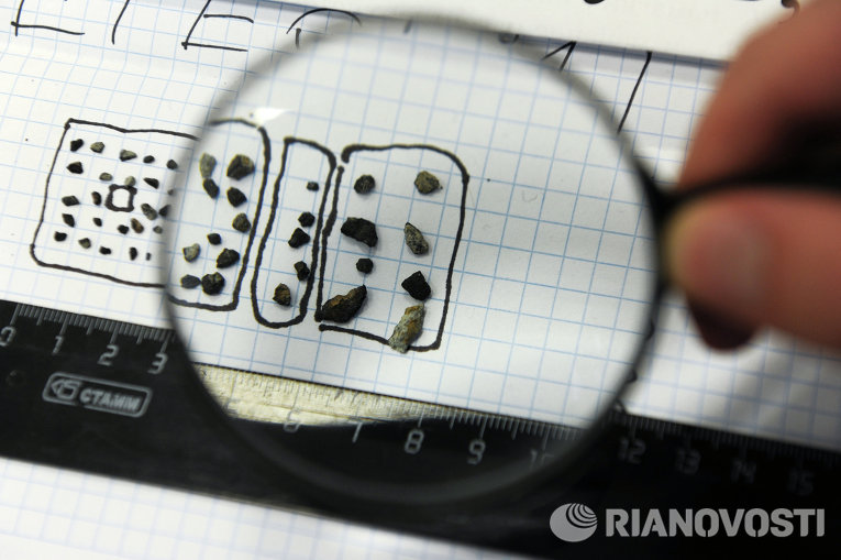 Ученые исследуют состав упавшего под Челябинском метеорита Ученые исследуют состав упавшего под Челябинском метеорита
