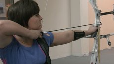Красноярская лучница тренируется перед эстафетой Паралимпийского огня Красноярская лучница тренируется перед эстафетой Паралимпийского огня