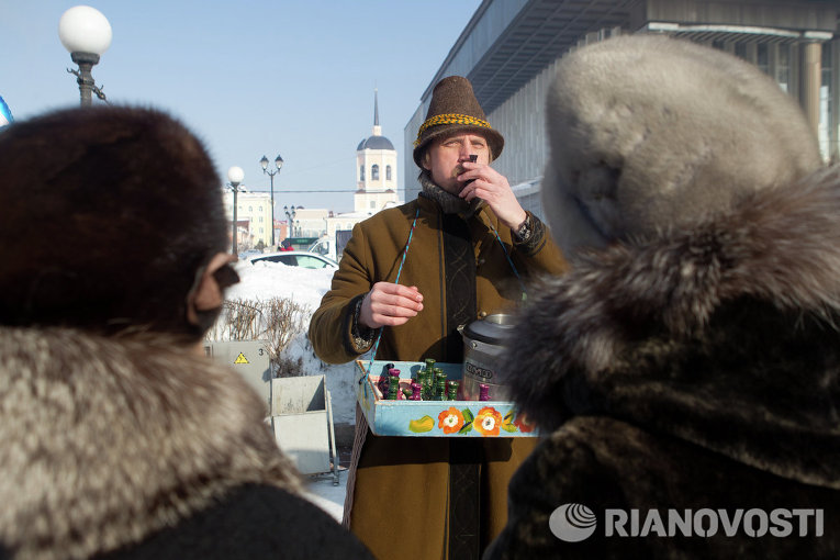 Проводы зимы в Томске: сибирские силачи, блины и чучело-гигант Проводы зимы в Томске: сибирские силачи, блины и чучело-гигант