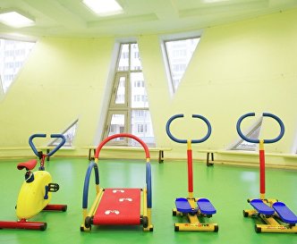 Спортзал в детском садике, адаптированном для детей с ограниченными возможностями Спортзал в детском садике, адаптированном для детей с ограниченными возможностями